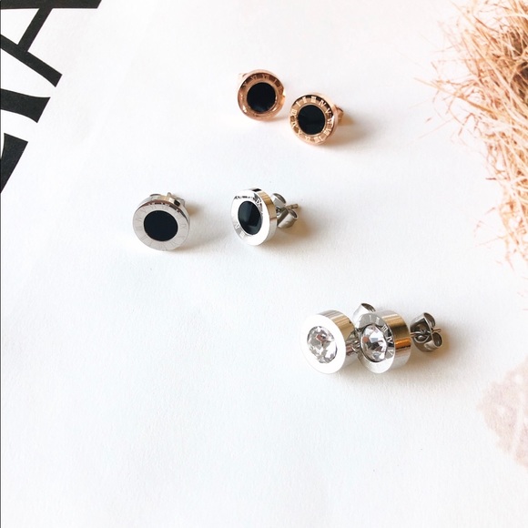 Daisy Flower Enamel Geometric Stud Earring - Picture 7 of 12